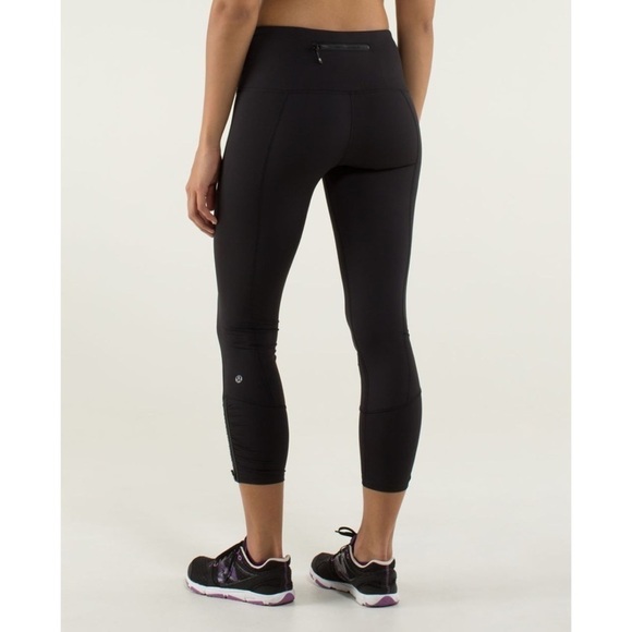 LULULEMON Runday Crop Black / Beautiful Baroque Black Leggings 4 - Picture 2 of 8